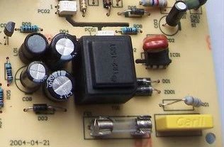 海信变频空调外机电路板上的塑封开关变压器 tr2-15st